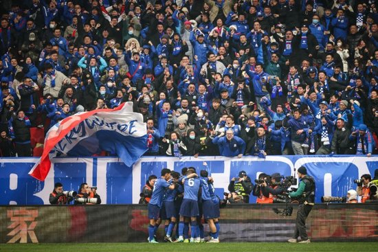  杜塞尔多夫德比战火重燃，德甲同城死磕上演激情碰撞